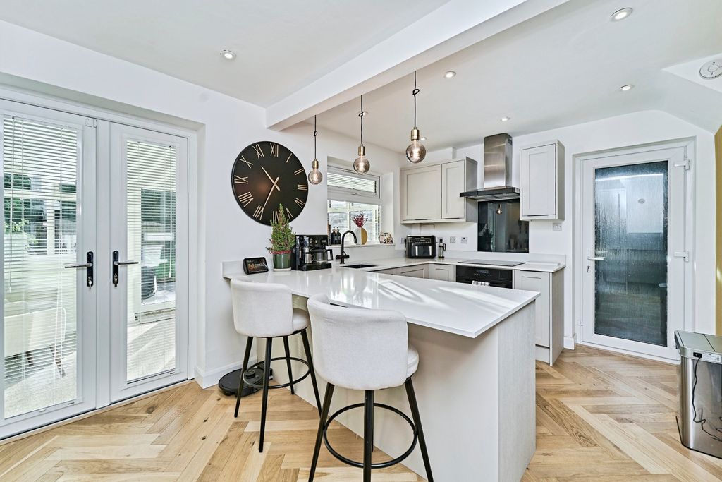 Property photo 2 of 19 Mmk01923