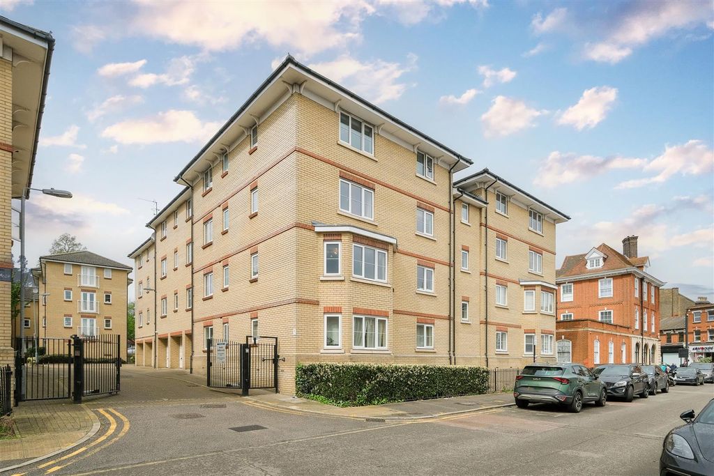 Property photo 3 of 17 29 Alveston Square-19.Jpg