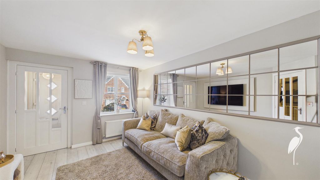 Property photo 2 of 36 Lounge