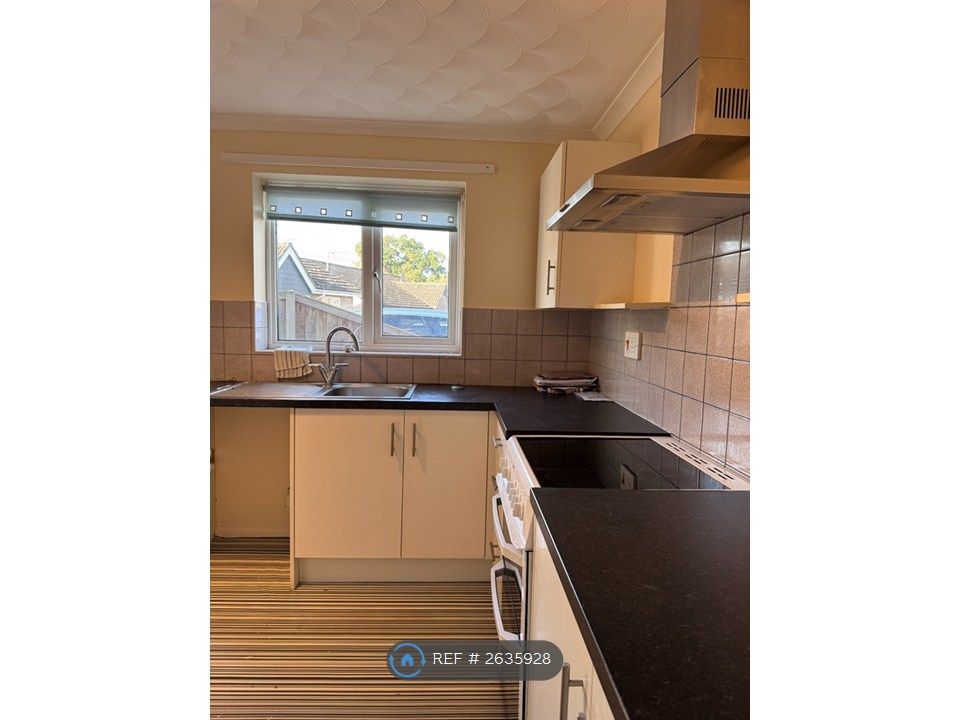 Property photo 3 of 7 Kitchen