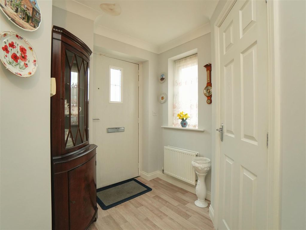 Property photo 3 of 20 Entrance Hall