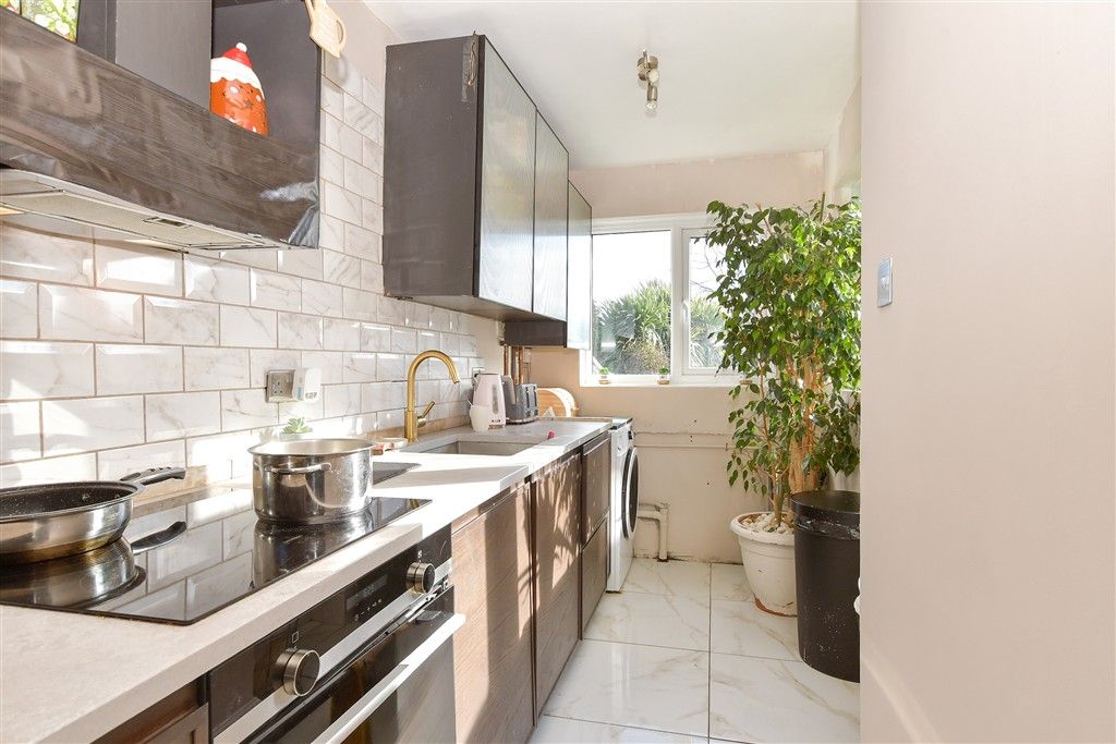 Property photo 3 of 9 Kitchen