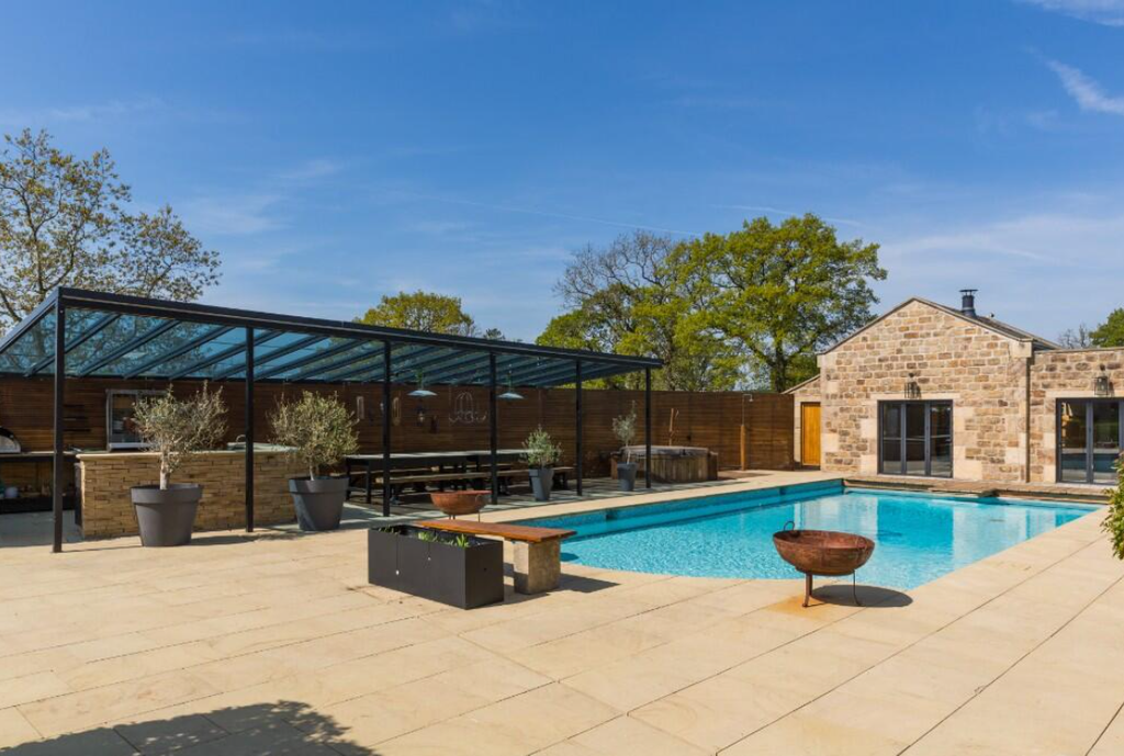 Property photo 2 of 40