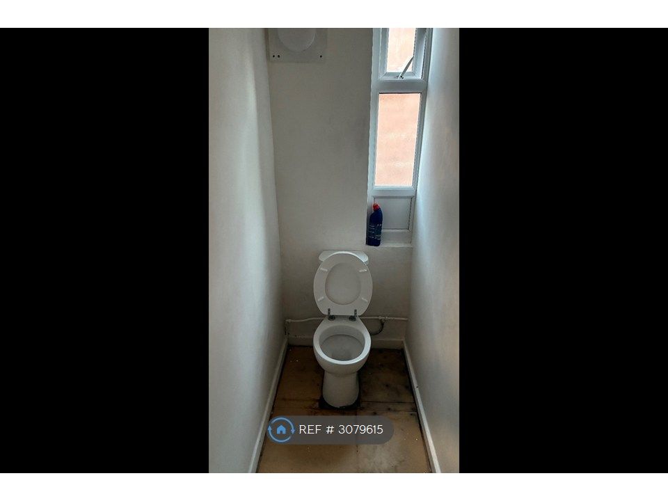 Property photo 3 of 4 Shared Toilet - New Vinyl Flooring