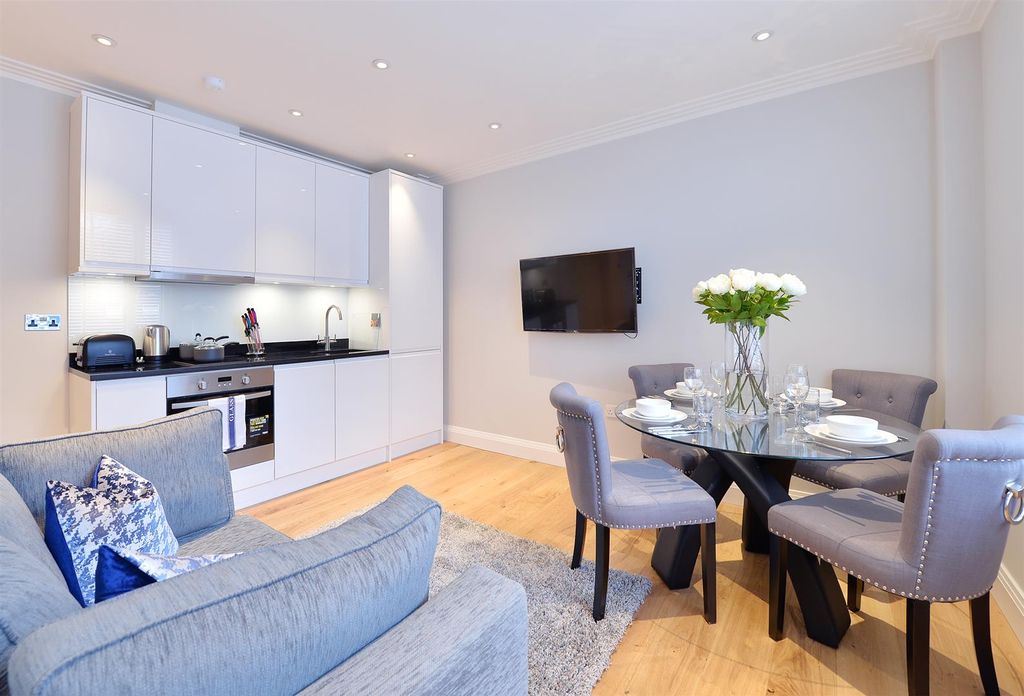 Property photo 2 of 8 4Hillst-3.Jpg