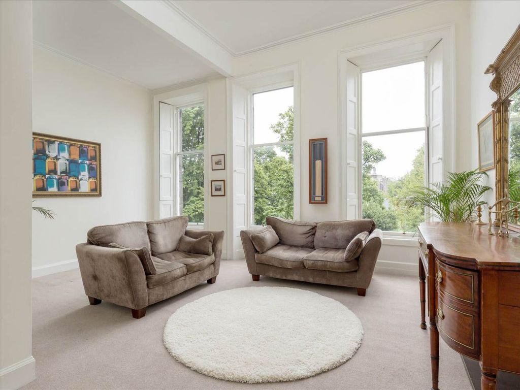 Property photo 3 of 20 64467_Claremontcres-018