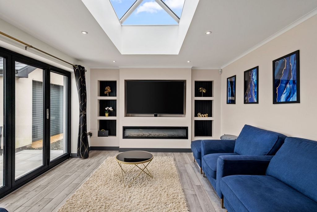 Property photo 3 of 35