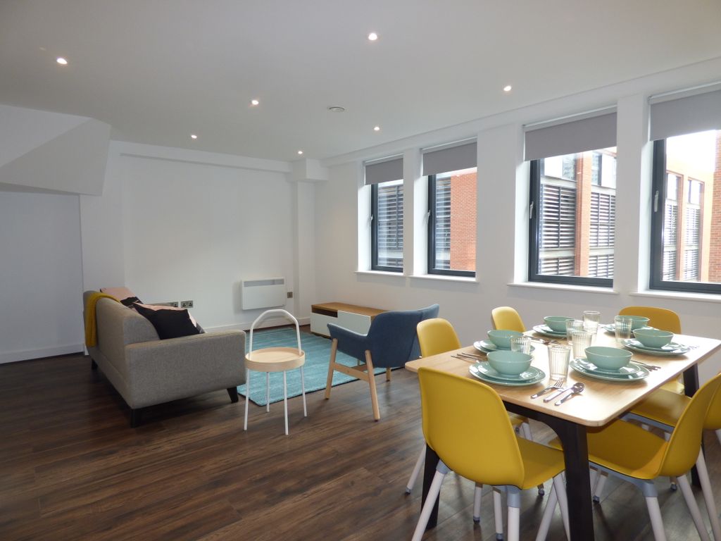 Property photo 2 of 17 305 2