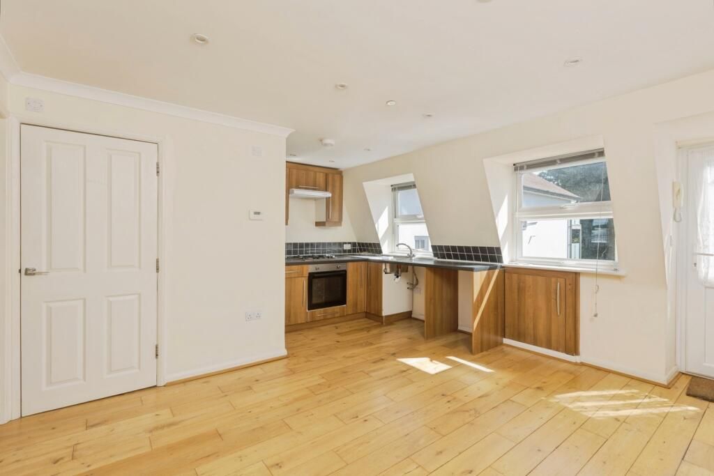 Property photo 1 of 7 Kitchen