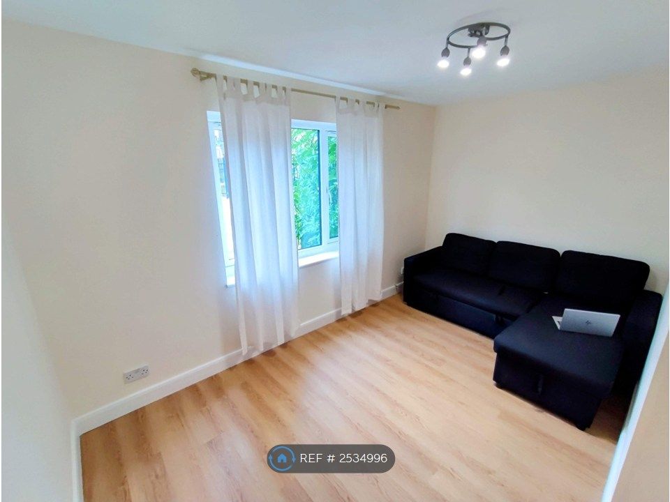 Property photo 2 of 12 Living Room