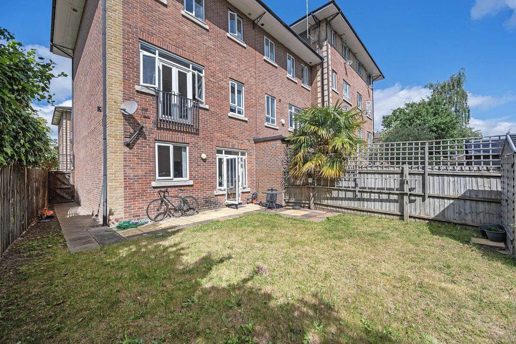Property photo 2 of 20