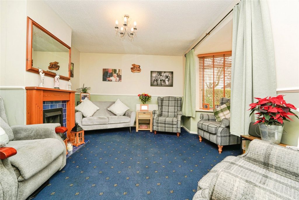 Property photo 3 of 17 Living Room