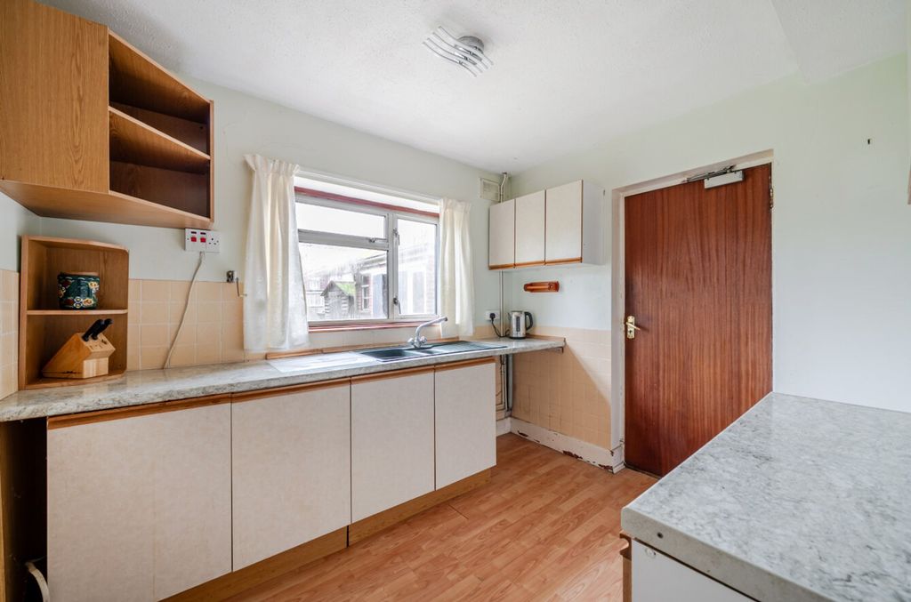 Property photo 2 of 21