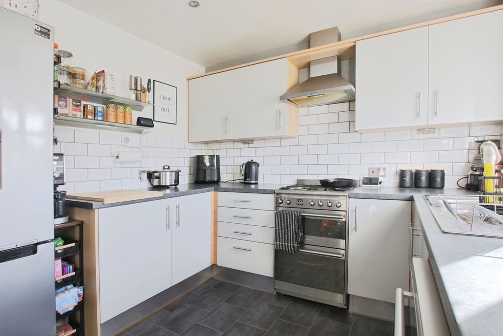 Property photo 2 of 17 4506146