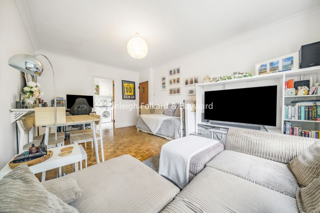 Property photo 1 of 7 93F96002-F6ce-4E95-B