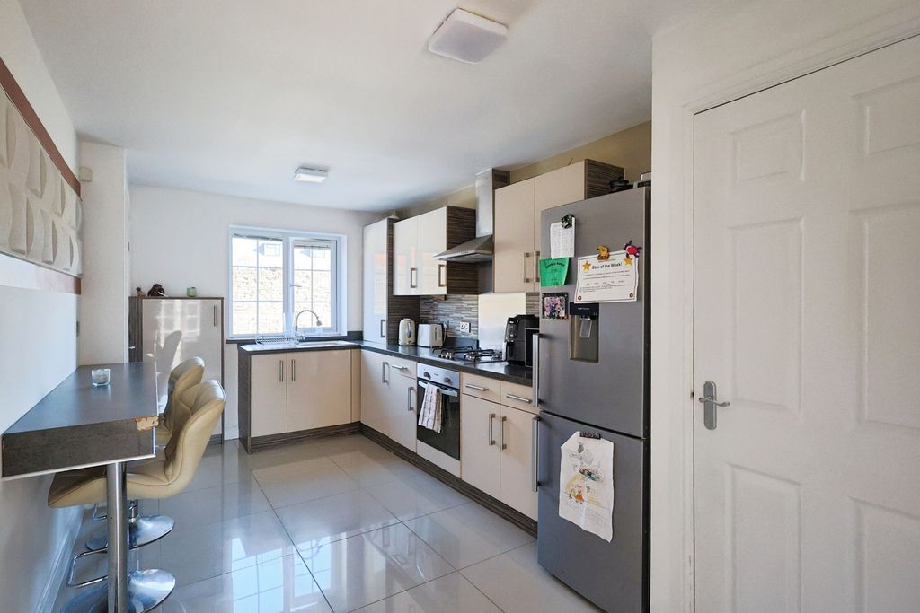 Property photo 2 of 17 Photo