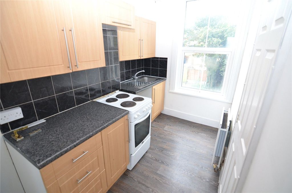 Property photo 3 of 9 Kitchen 2