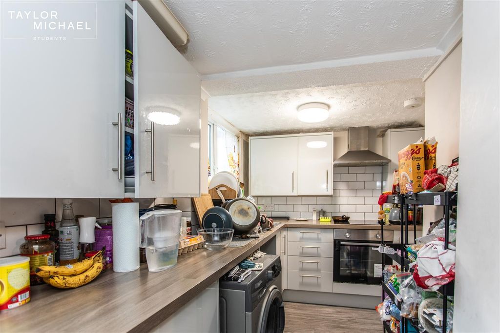 Property photo 3 of 15 Kitchen