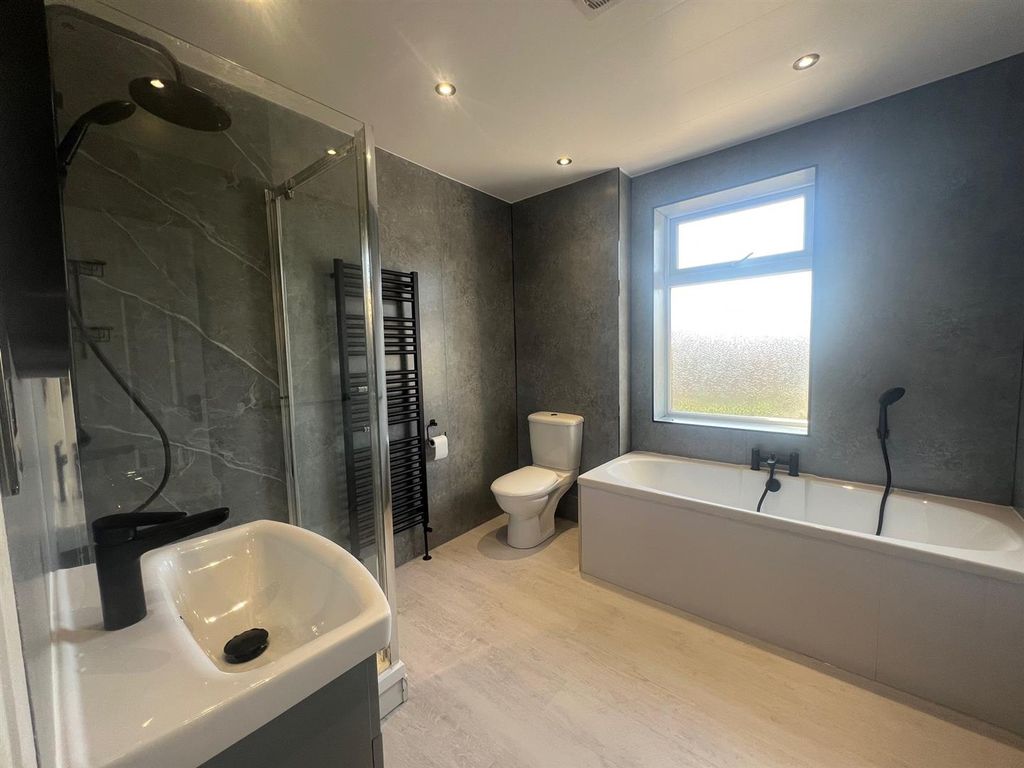 Property photo 1 of 20 Stanhill Bathroom1.Jpg