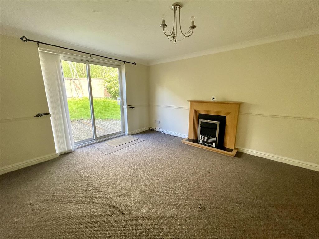 Property photo 2 of 10 Lounge