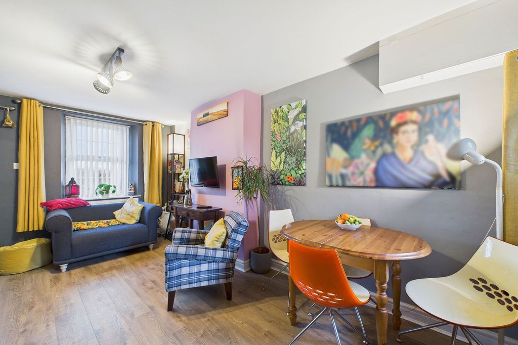 Property photo 2 of 18