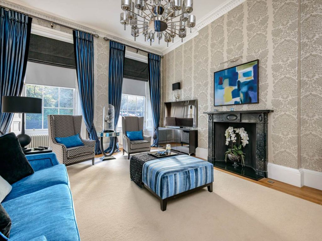 Property photo 2 of 20 71882_19-Heriotrow-003