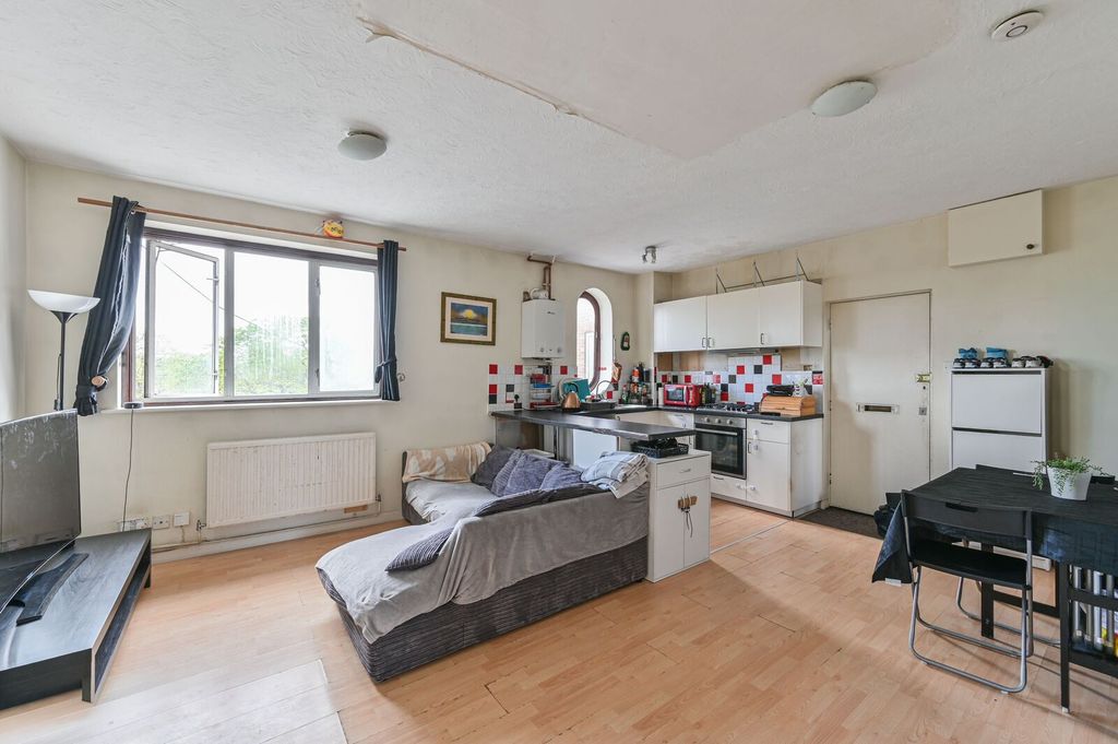 Property photo 3 of 8