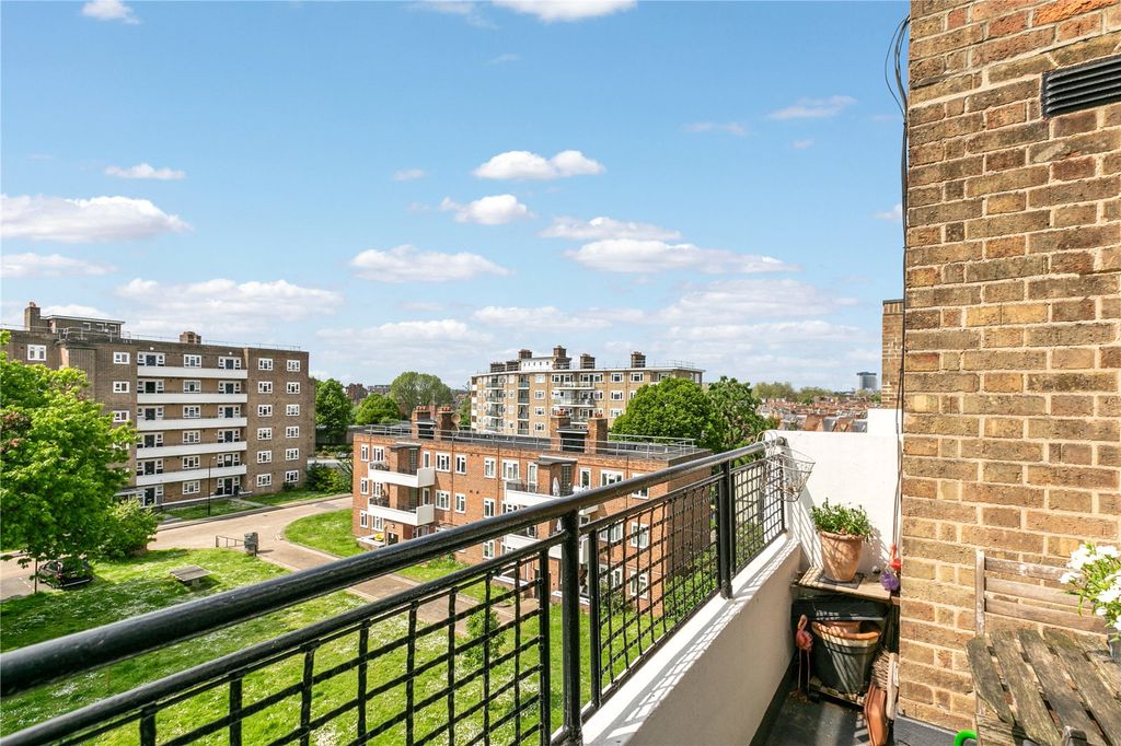 Property photo 3 of 6 Balcony