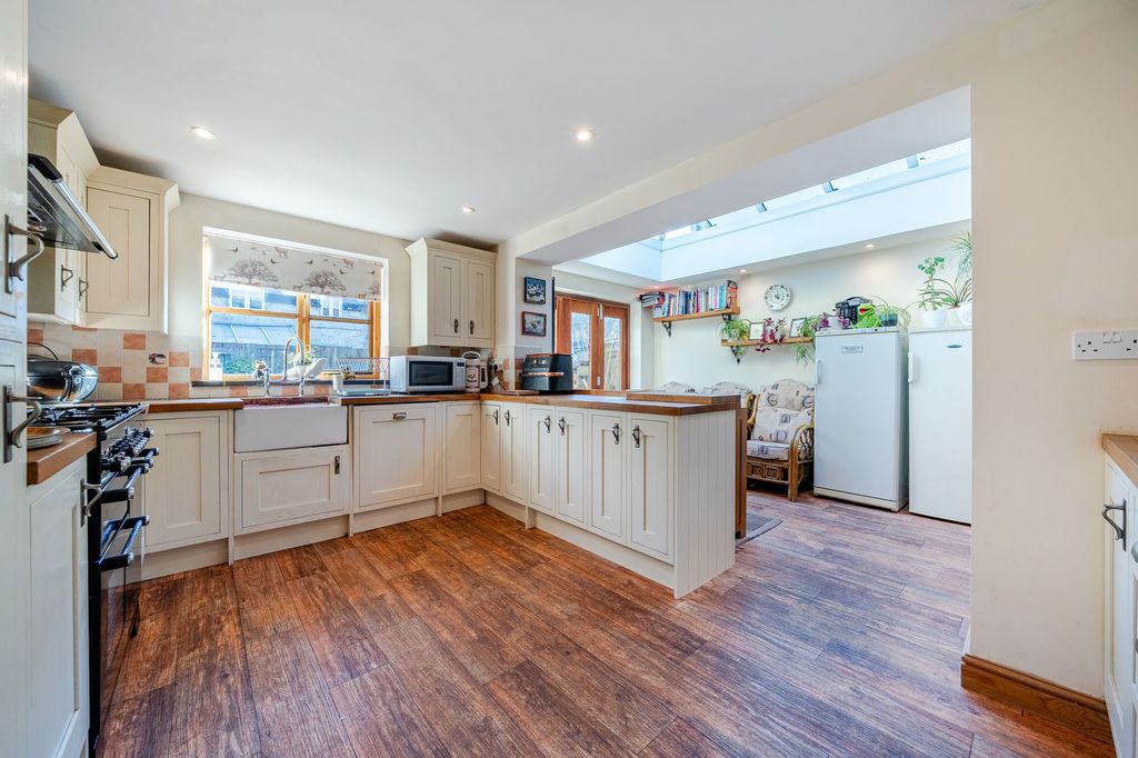 Property photo 2 of 19 Kitchen