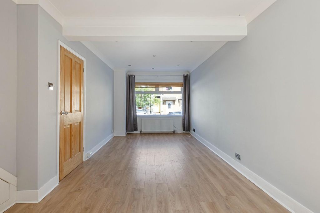 Property photo 1 of 11 9 Elderton Road, Se26 - 12.Jpg