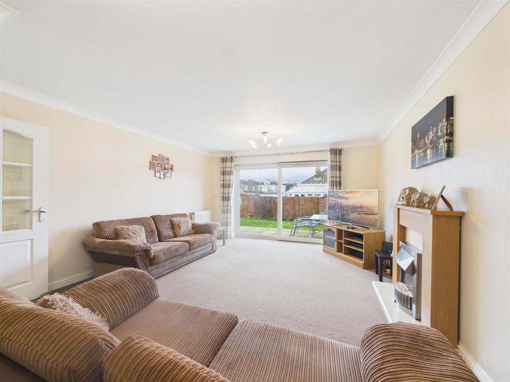 Property photo 3 of 25 Living Room