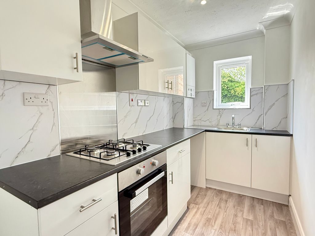 Property photo 2 of 9 Kitchen