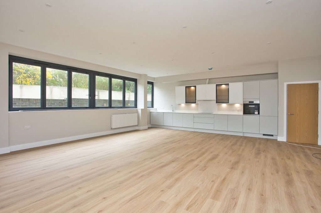 Property photo 2 of 6 Picture 2