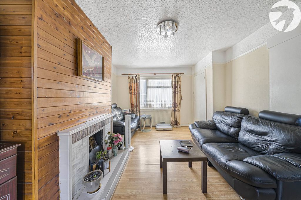 Property photo 3 of 35 Living Room