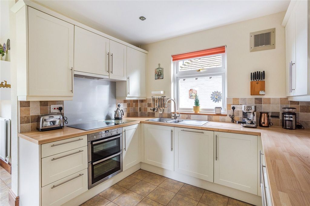 Property photo 2 of 16 Kitchen