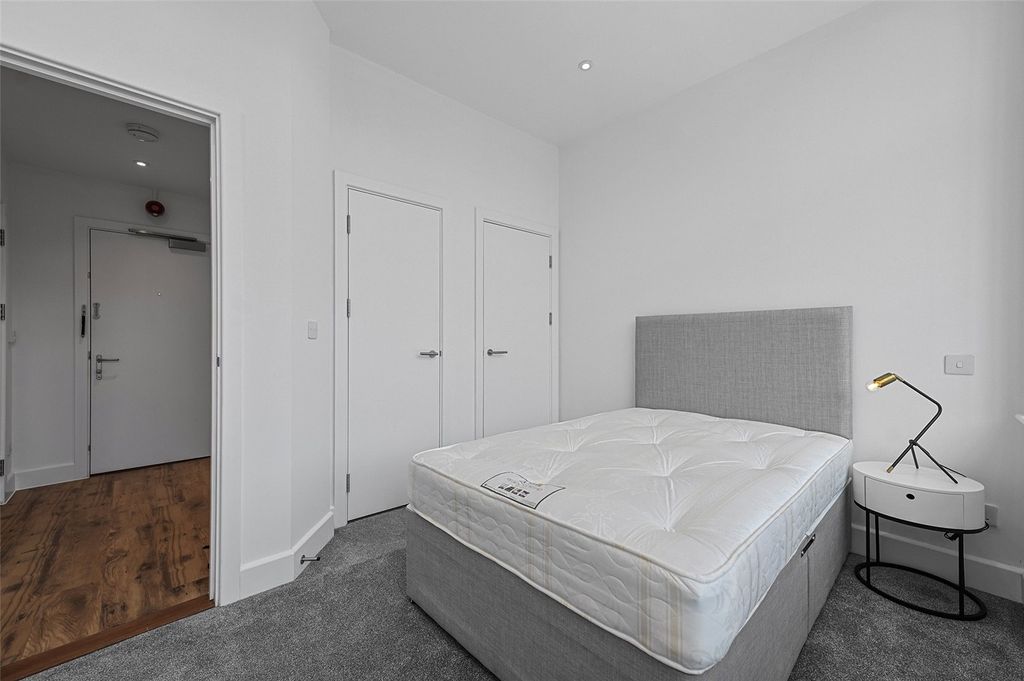 Property photo 3 of 10 Bedroom