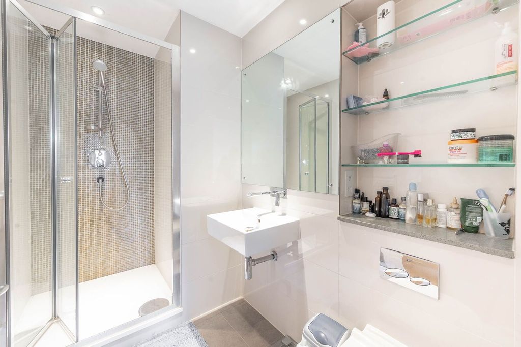 Additional image 7 of 3 bed flat for saleEdgwarebury Lane, Edgware HA8