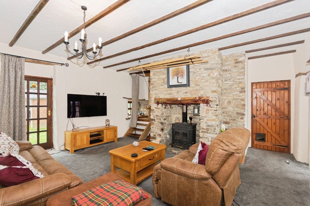 Property photo 2 of 36