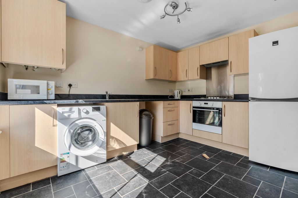 Property photo 3 of 19 Kitchen