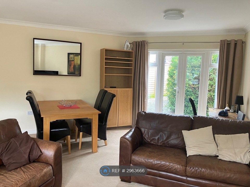 Property photo 1 of 7 Living Room