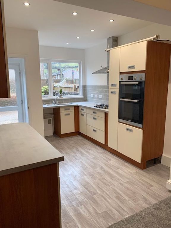 Property photo 2 of 11 Kitchen