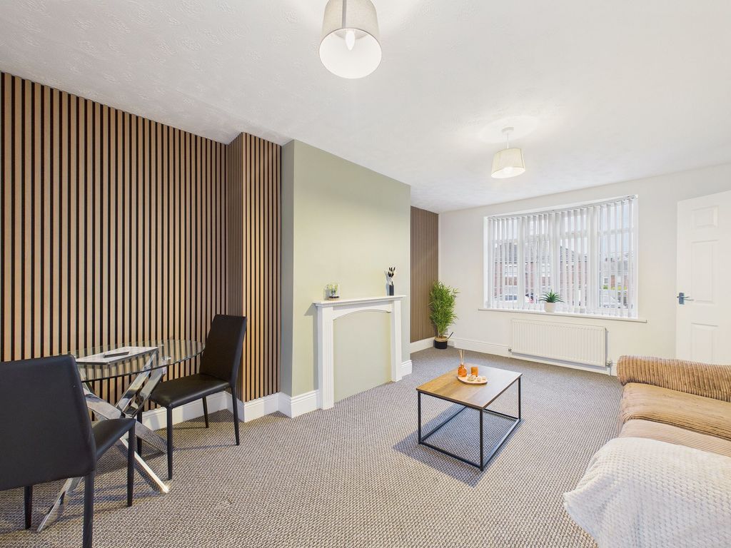 Property photo 3 of 14 Lounge