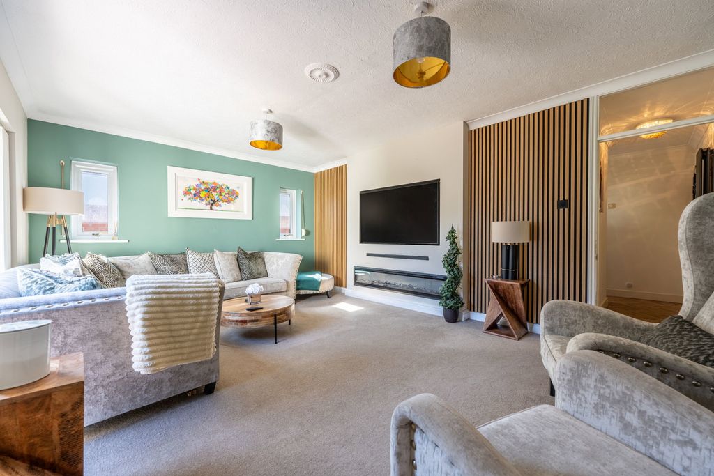 Property photo 2 of 30