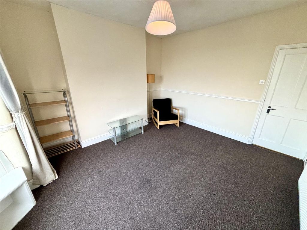 Property photo 3 of 9 Living Room