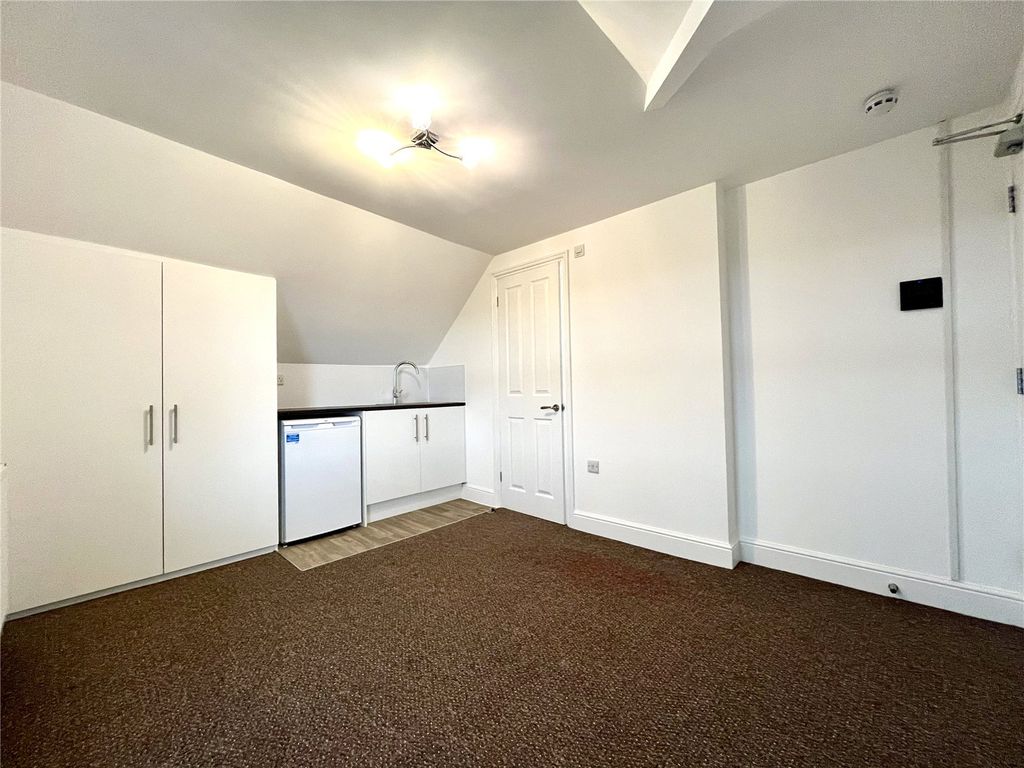 Property photo 3 of 8 Room