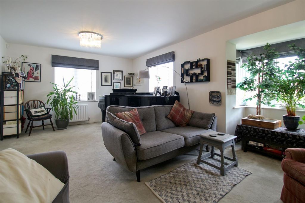 Property photo 3 of 27