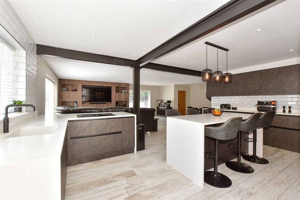 Property photo 3 of 20 Kitchen