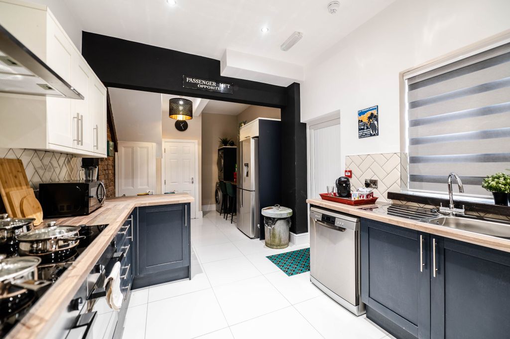 Property photo 1 of 36
