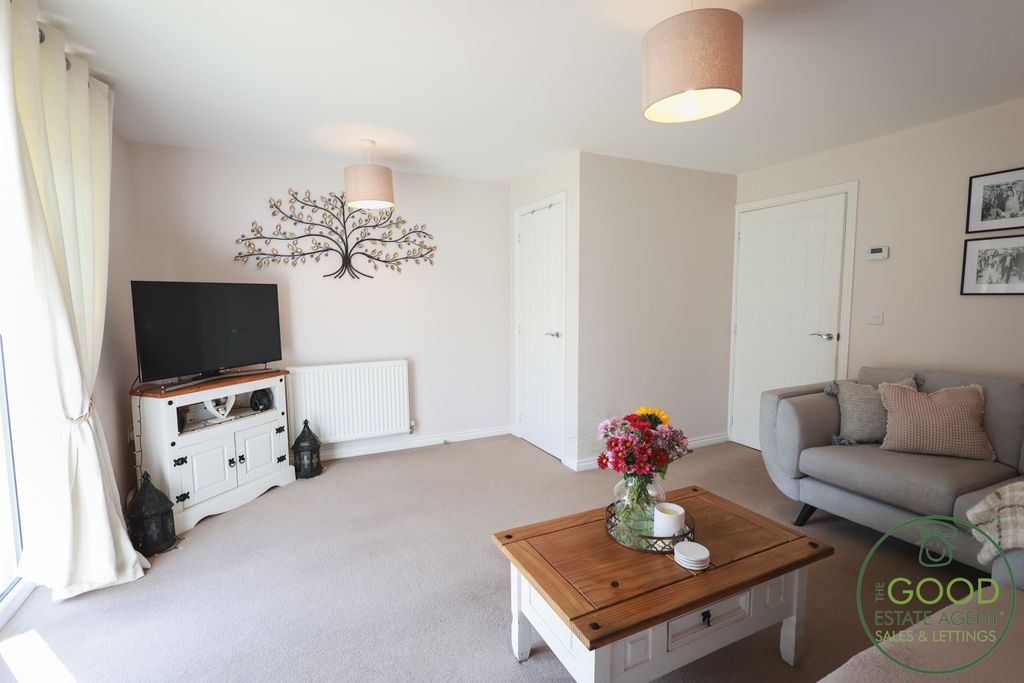 Property photo 3 of 19