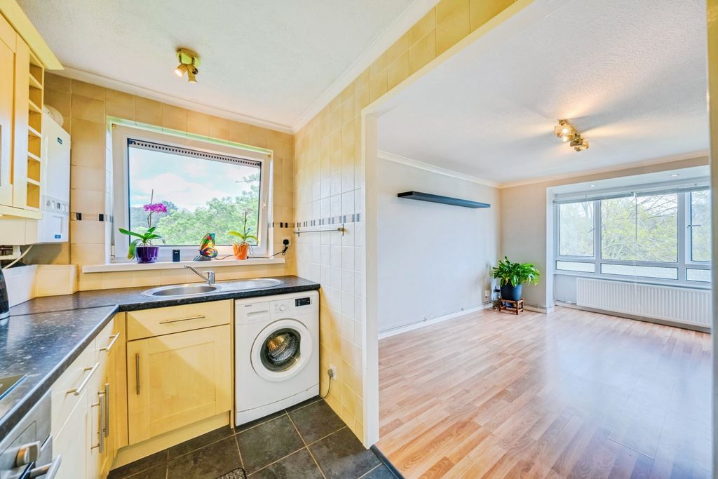 Property photo 3 of 19 Kitchen